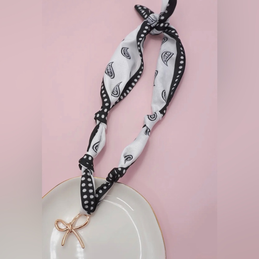 NWT Boutique Scarf Print Bow Necklace